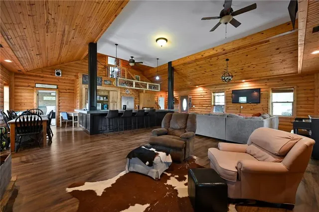 $1,900,000 | 2105 Northeast 315 Pvt Road, Osceola, MO 64776