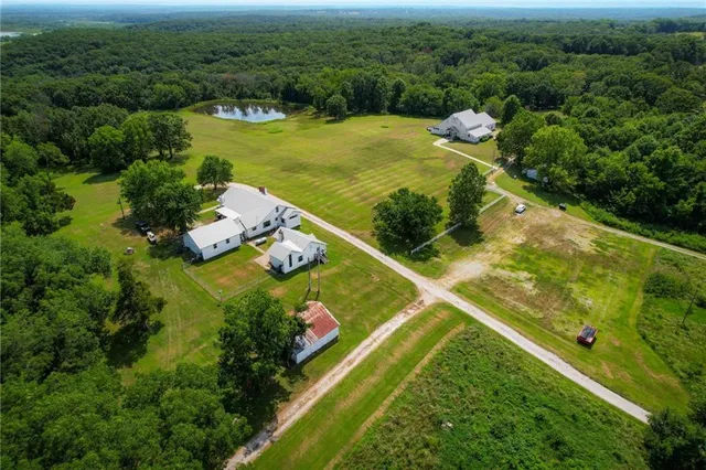 $1,900,000 | 2105 Northeast 315 Pvt Road, Osceola, MO 64776