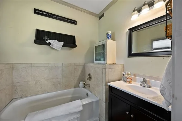 $1,900,000 | 2105 Northeast 315 Pvt Road, Osceola, MO 64776