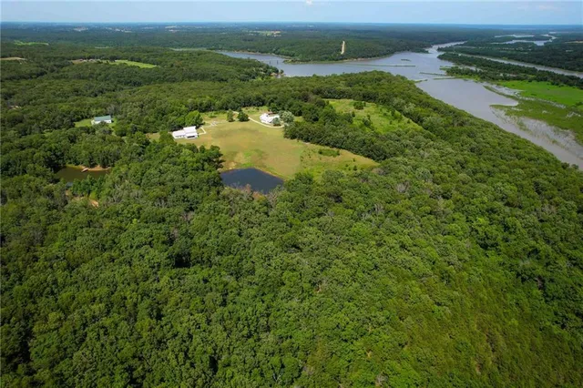 $1,900,000 | 2105 Northeast 315 Pvt Road, Osceola, MO 64776