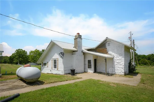 $1,900,000 | 2105 Northeast 315 Pvt Road, Osceola, MO 64776