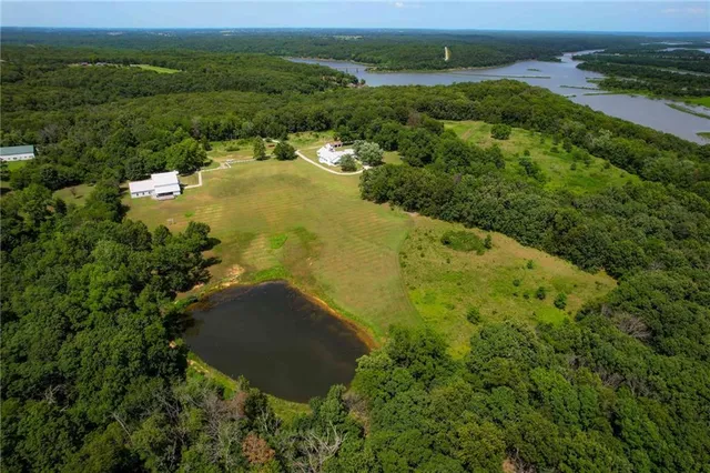 $1,900,000 | 2105 Northeast 315 Pvt Road, Osceola, MO 64776