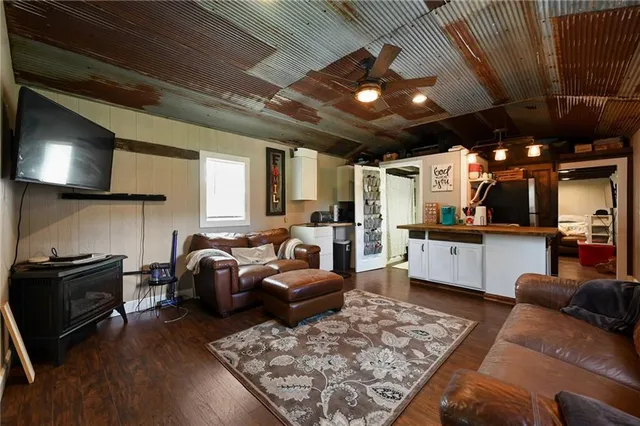 $1,900,000 | 2105 Northeast 315 Pvt Road, Osceola, MO 64776