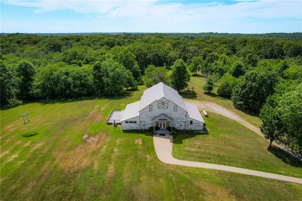 $1,900,000 | 2105 Northeast 315 Pvt Road, Osceola, MO 64776