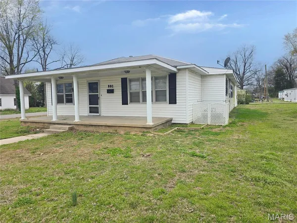 $114,900 | 801 North Poplar Street, Dexter, MO 63841