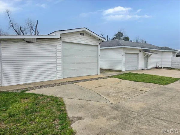 $114,900 | 801 North Poplar Street, Dexter, MO 63841