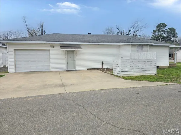 $114,900 | 801 North Poplar Street, Dexter, MO 63841