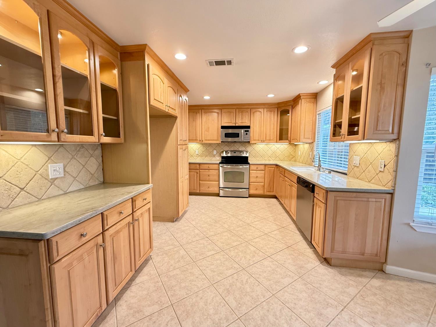 1617 Chaparral Way Stockton, CA 95209 - Photo 6 of 14