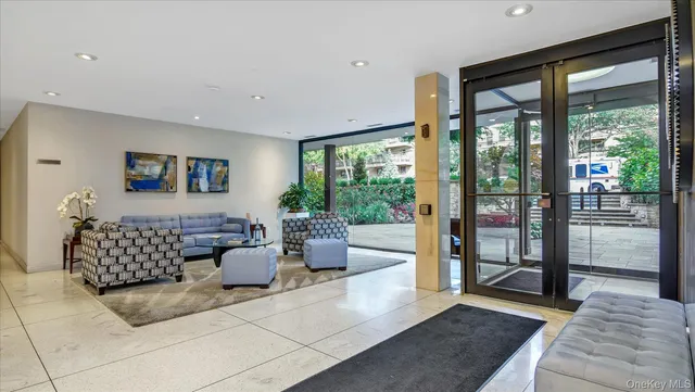 $1,099,000 | 22 Park Place, Unit 4T, Great Neck, NY 11021