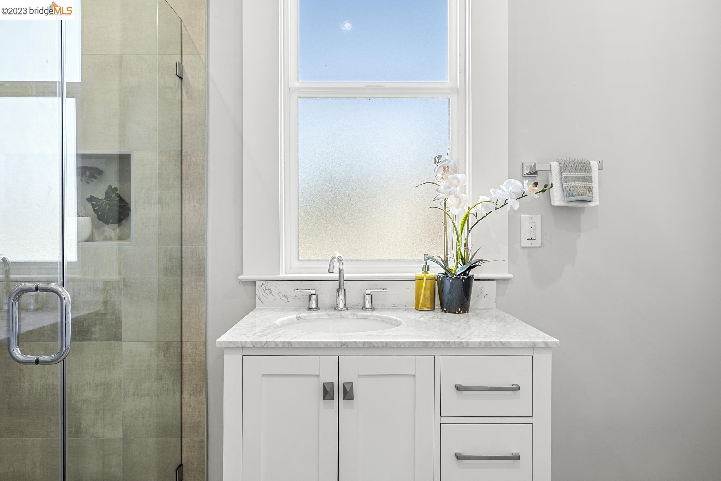 1675 12th Street Oakland, CA 94607 - Photo 3 of 17