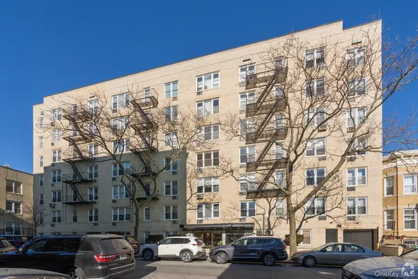 $412,000 | 2021 84th Street, Unit L3 | Bensonhurst