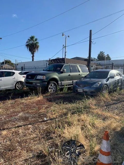 927 West Main Street El Cajon, CA 92020 - Photo 5 of 27 a view of a car garage