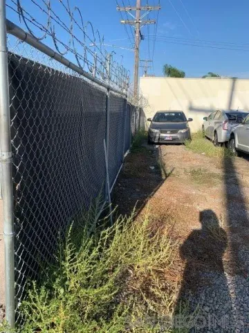 a view of a backyard with pathway