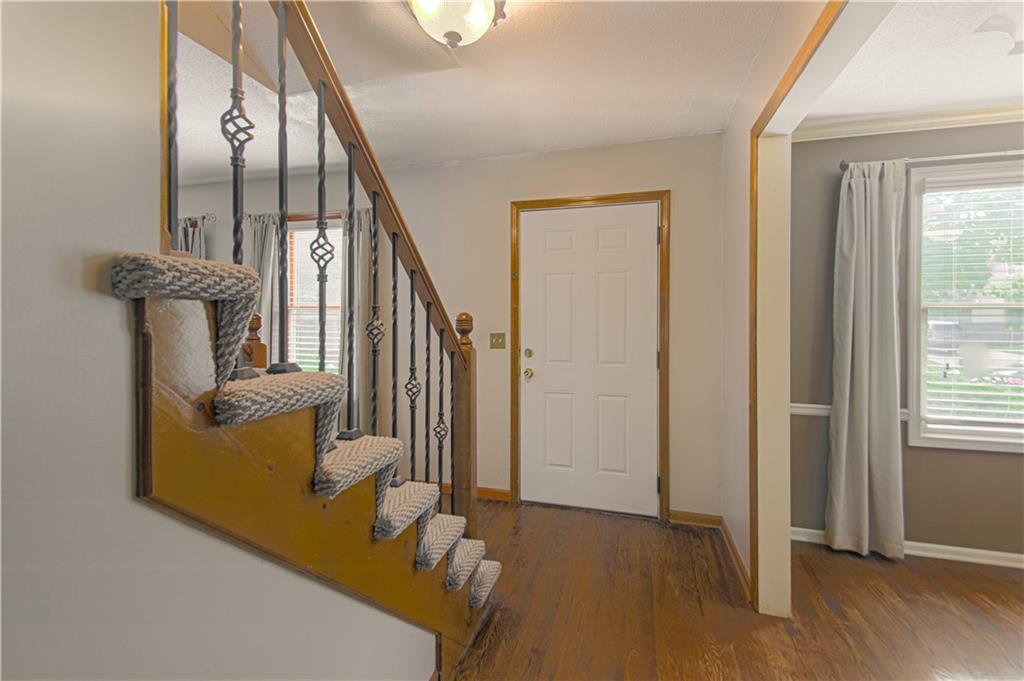 8209 Bell Road Lenexa, KS 66219 - Photo 3 of 49