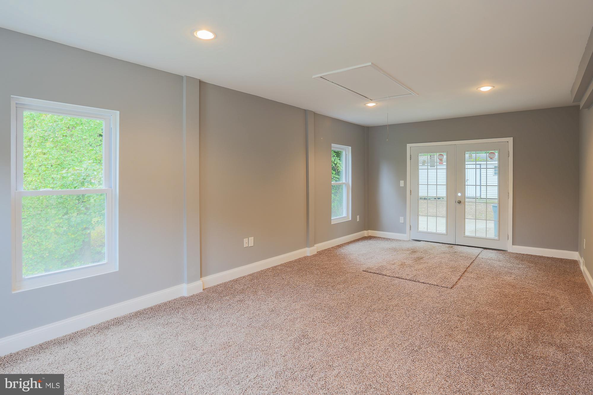 1402 Glendale Road Baltimore, MD 21239 - Photo 19 of 30 Family Room