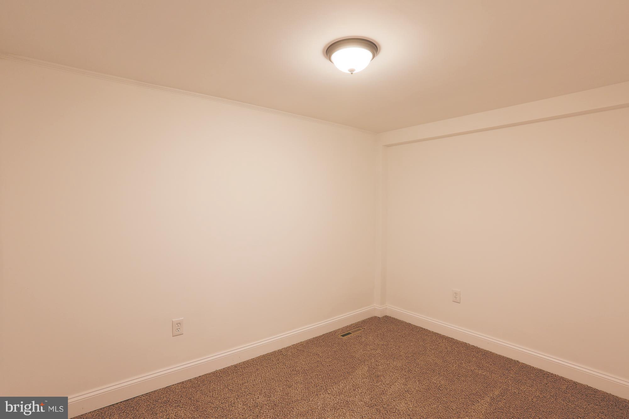 1402 Glendale Road Baltimore, MD 21239 - Photo 26 of 30 Living Room