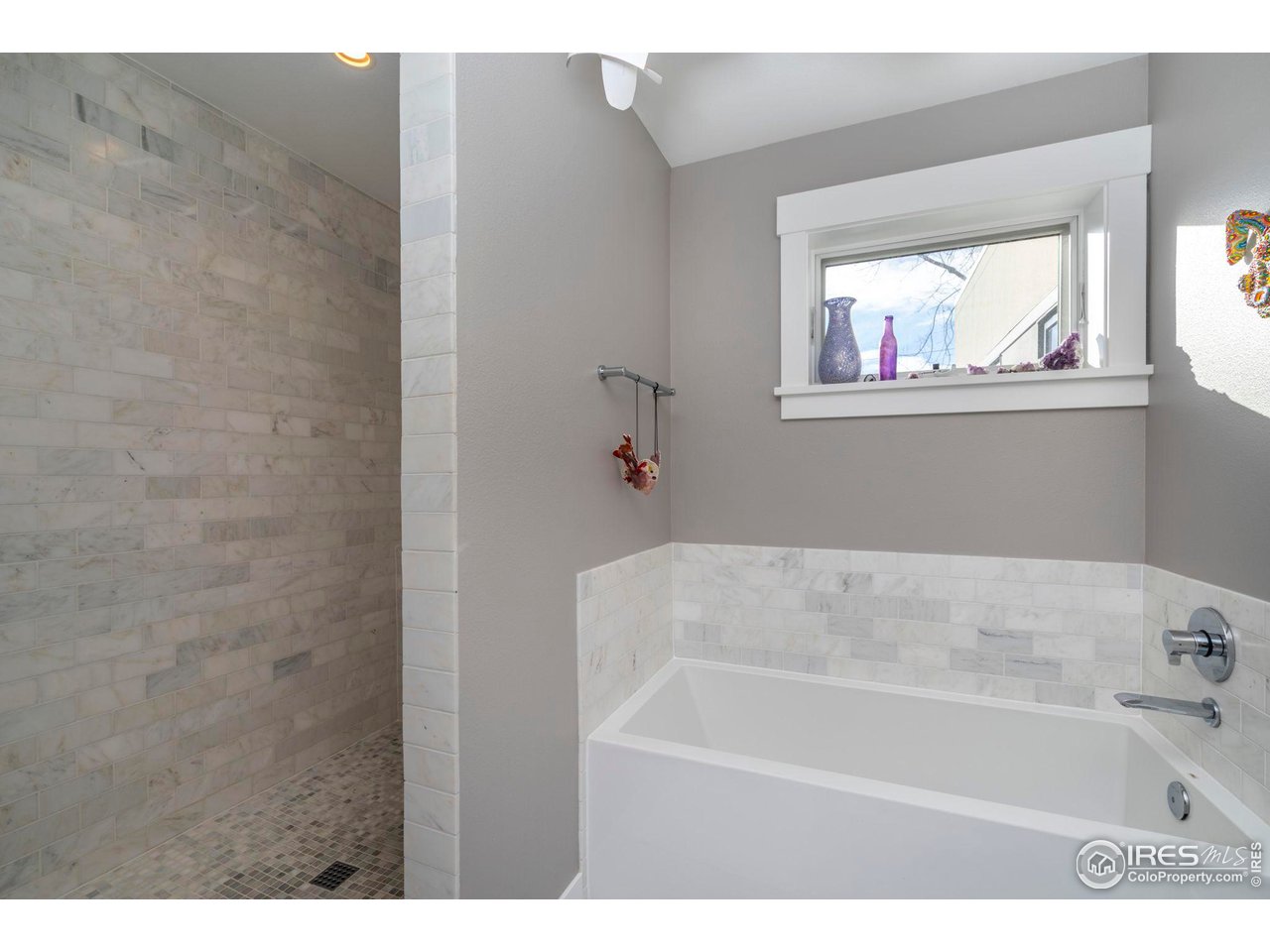 2058 Walnut Street, Unit A Boulder, CO 80302 - Photo 25 of 38 a bathroom with bathtub and window