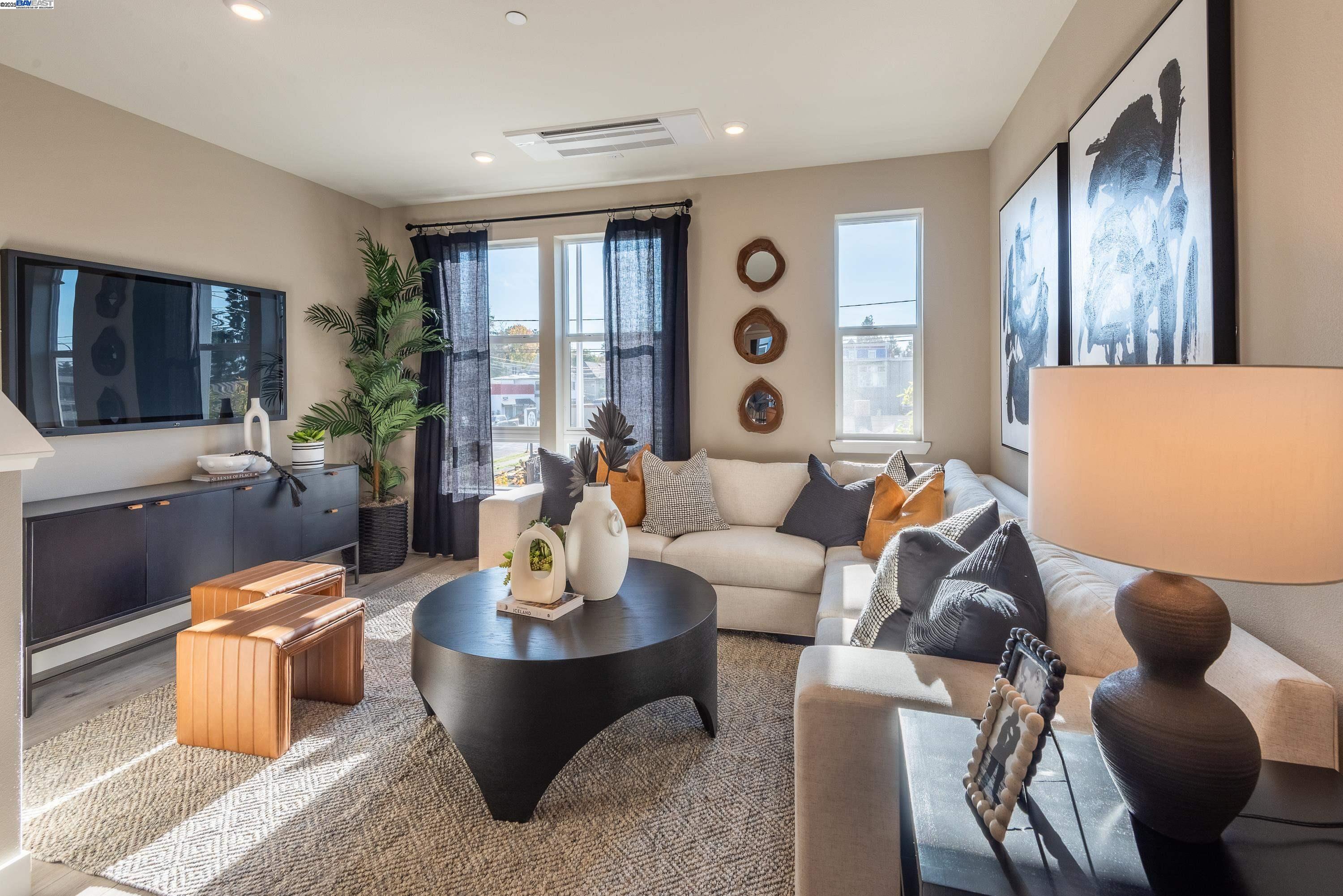 2025 Stanford Street Alameda, CA 94501 - Photo 4 of 7 Great Room