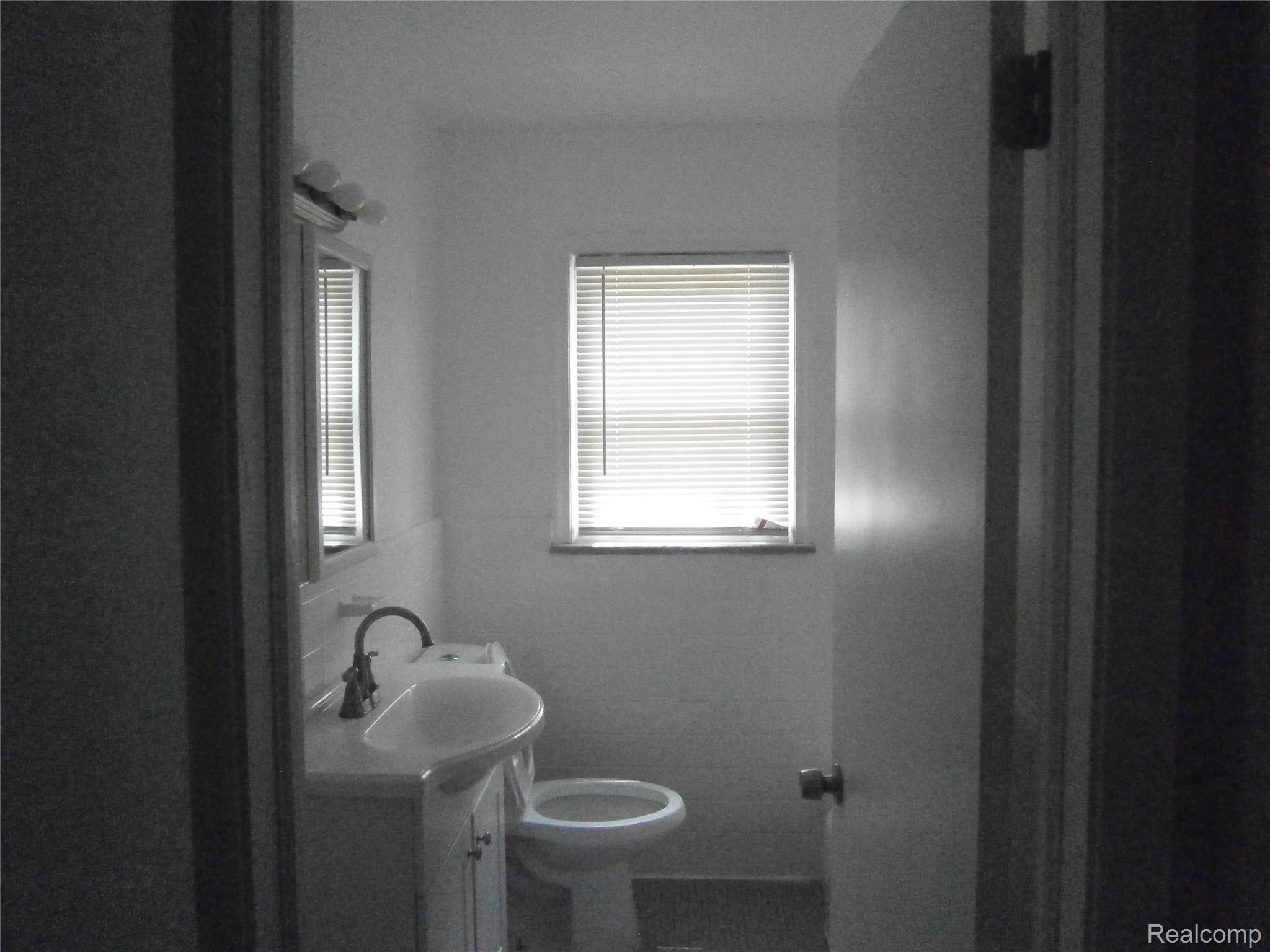 19335 Sunderland Road Detroit, MI 48219 - Photo 8 of 16 P6020380.JPG