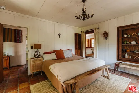 $1,100,000 | 437 Short Trail, Topanga, CA 90290