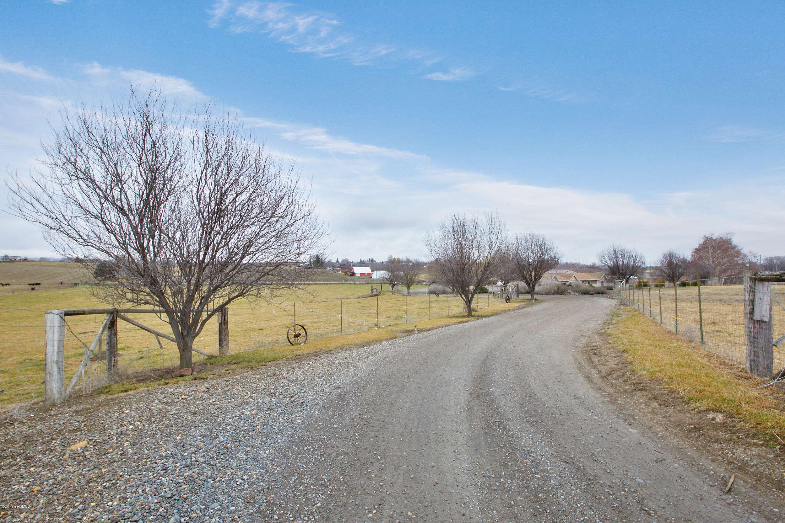 177 Division Road Zillah, WA 98953 - Photo 2 of 23 a view of lake