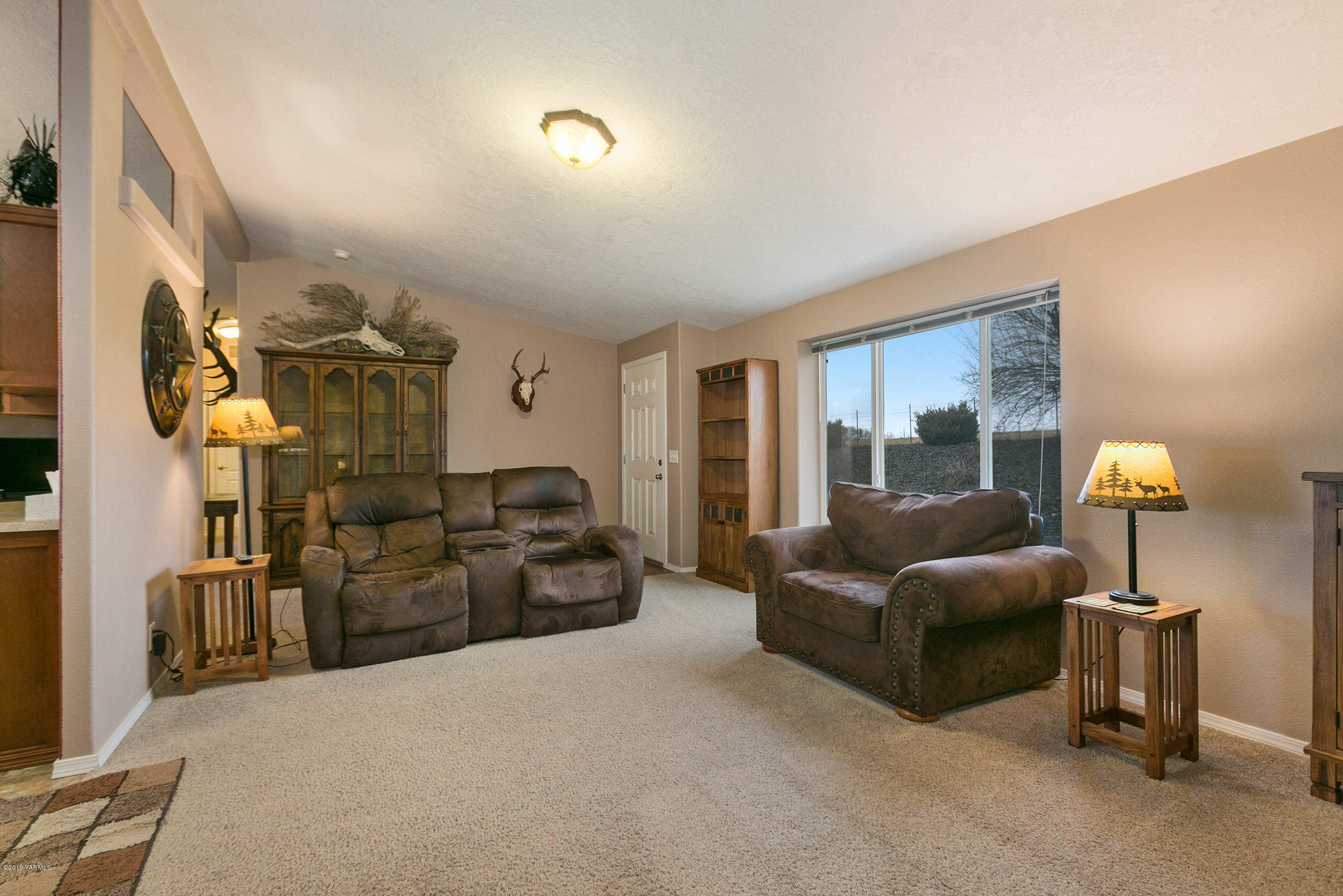 177 Division Road Zillah, WA 98953 - Photo 7 of 23 a living room with furniture and a flat screen tv