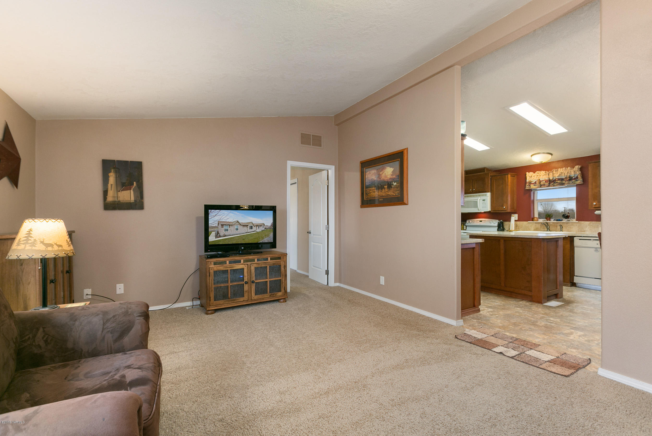 177 Division Road Zillah, WA 98953 - Photo 8 of 23 a living room with furniture and a flat screen tv