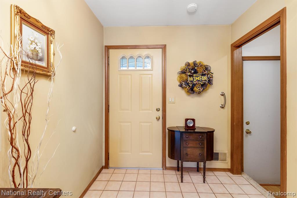 17047 Quarry Road Riverview, MI 48193 - Photo 5 of 32