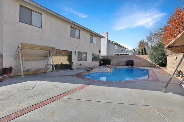 a view of a house with backyard and sitting area