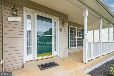 $824,900 | 242 Fox Chase Street, Warrenton, VA 20186