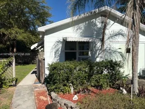 $1,500 | 429 49th Street, Unit 2, West Palm Beach, FL 33407
