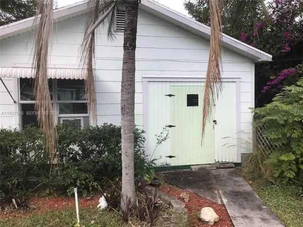 $1,500 | 429 49th Street, Unit 2, West Palm Beach, FL 33407