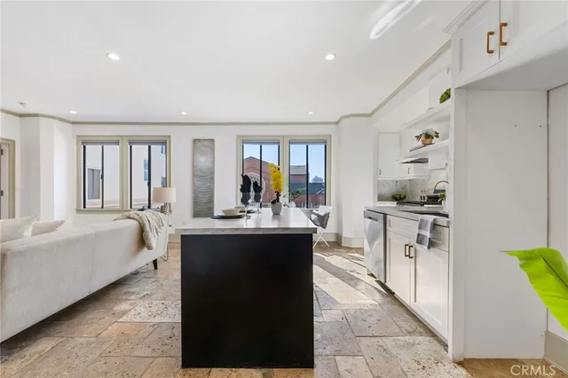 $595,000 | 315 West 3rd Street, Unit 301, Long Beach, CA 90802