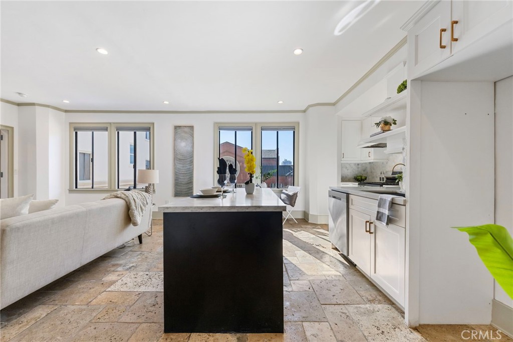 315 West 3rd Street, Unit 301 Long Beach, CA 90802 - Photo 13 of 50