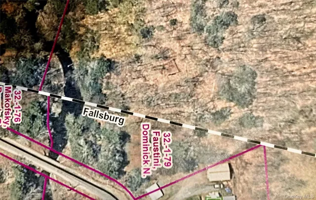 a sign on the wall of the building