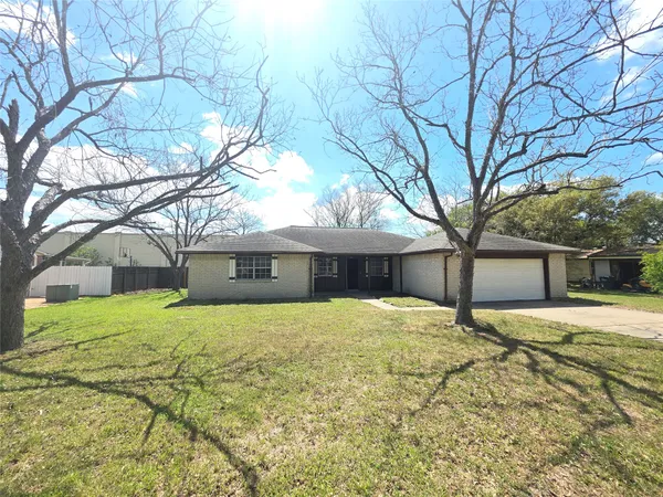 $239,000 | 208 Willow Street, Sealy, TX 77474