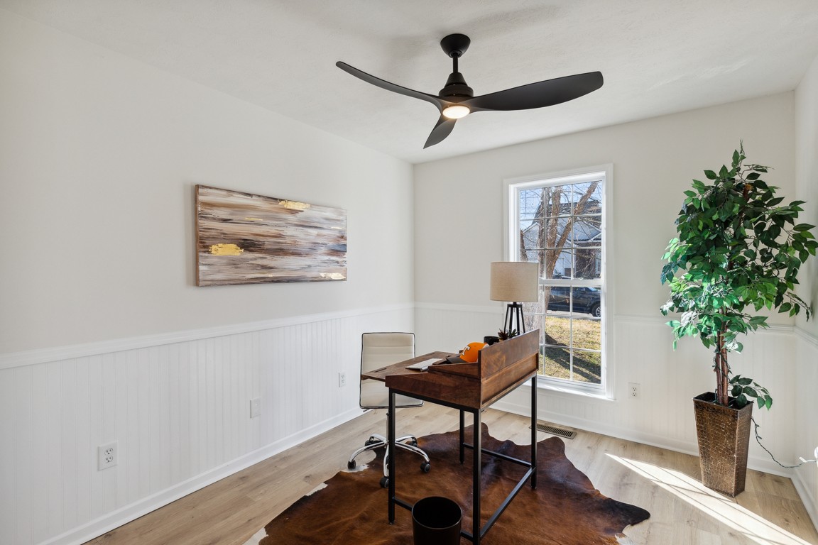 486 Berry Circle Springfield, TN 37172 - Photo 19 of 27 a workspace with furniture and a potted plant
