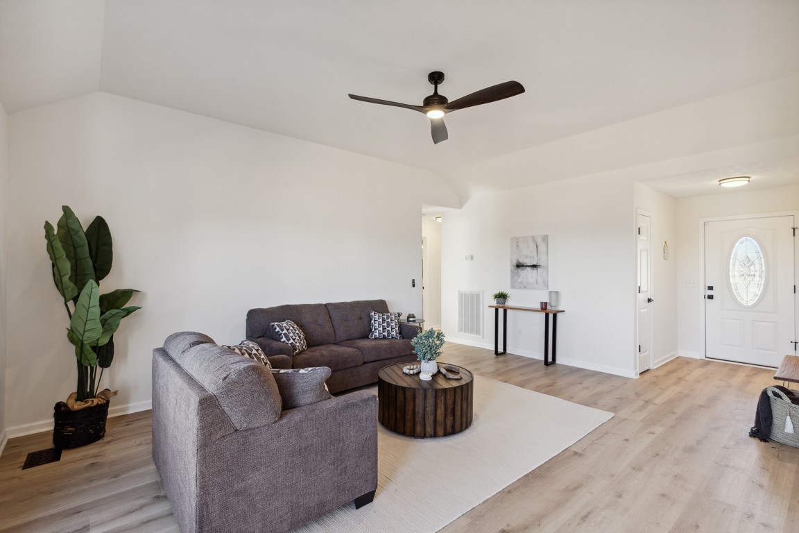 486 Berry Circle Springfield, TN 37172 - Photo 4 of 27 a living room with furniture and a potted plant
