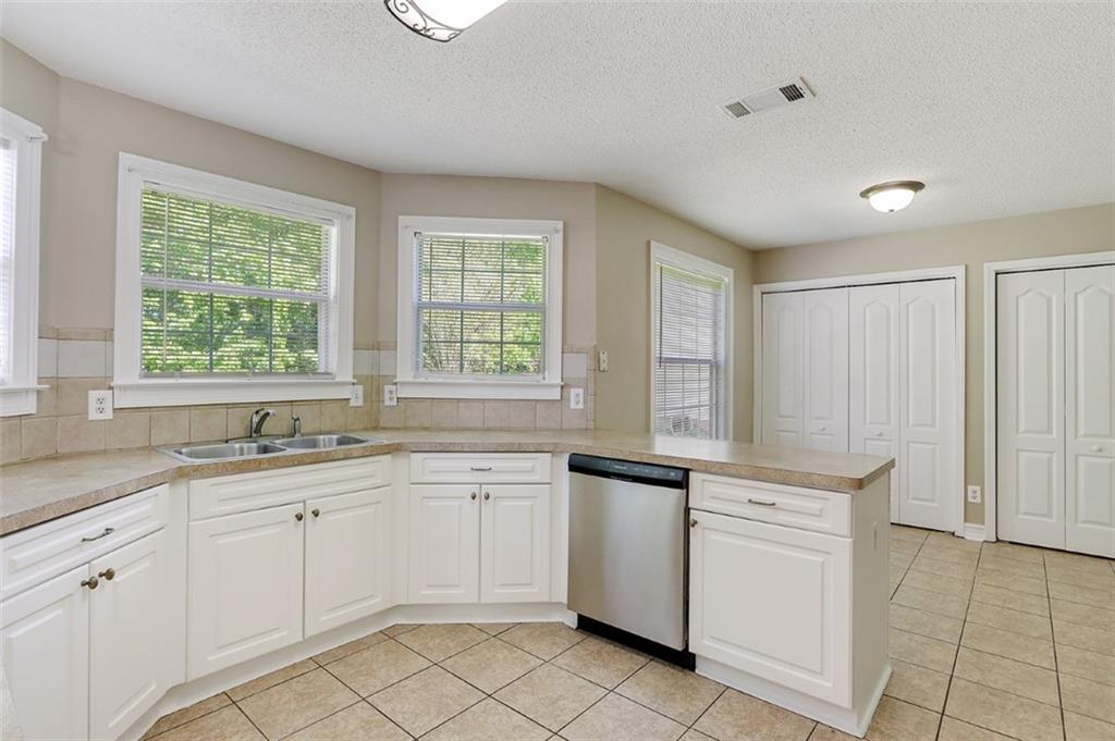 312 Eagle Way Stockbridge, GA 30281 - Photo 11 of 33