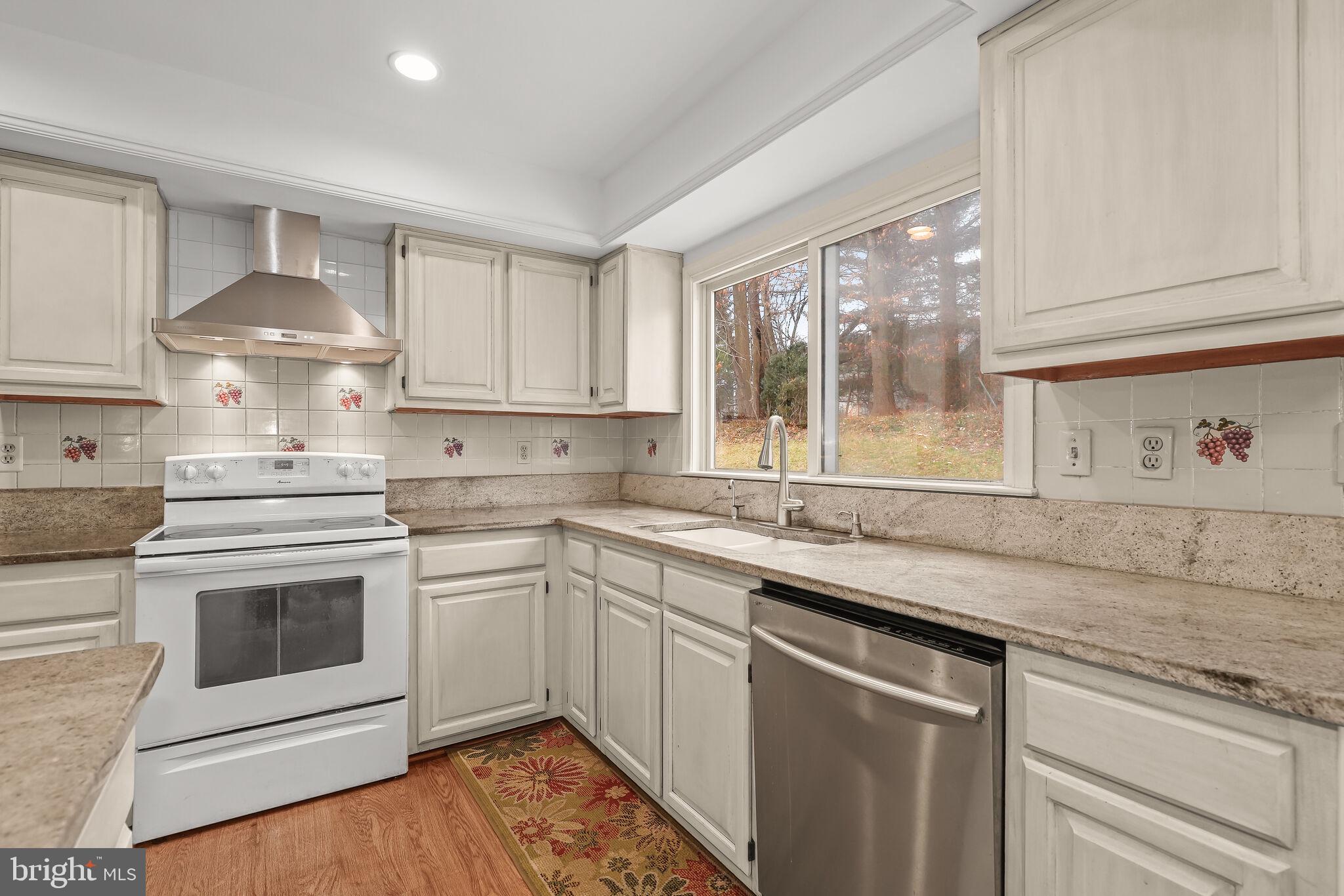 14912 Village Gate Drive Silver Spring, MD 20906 - Photo 15 of 66 Kitchen