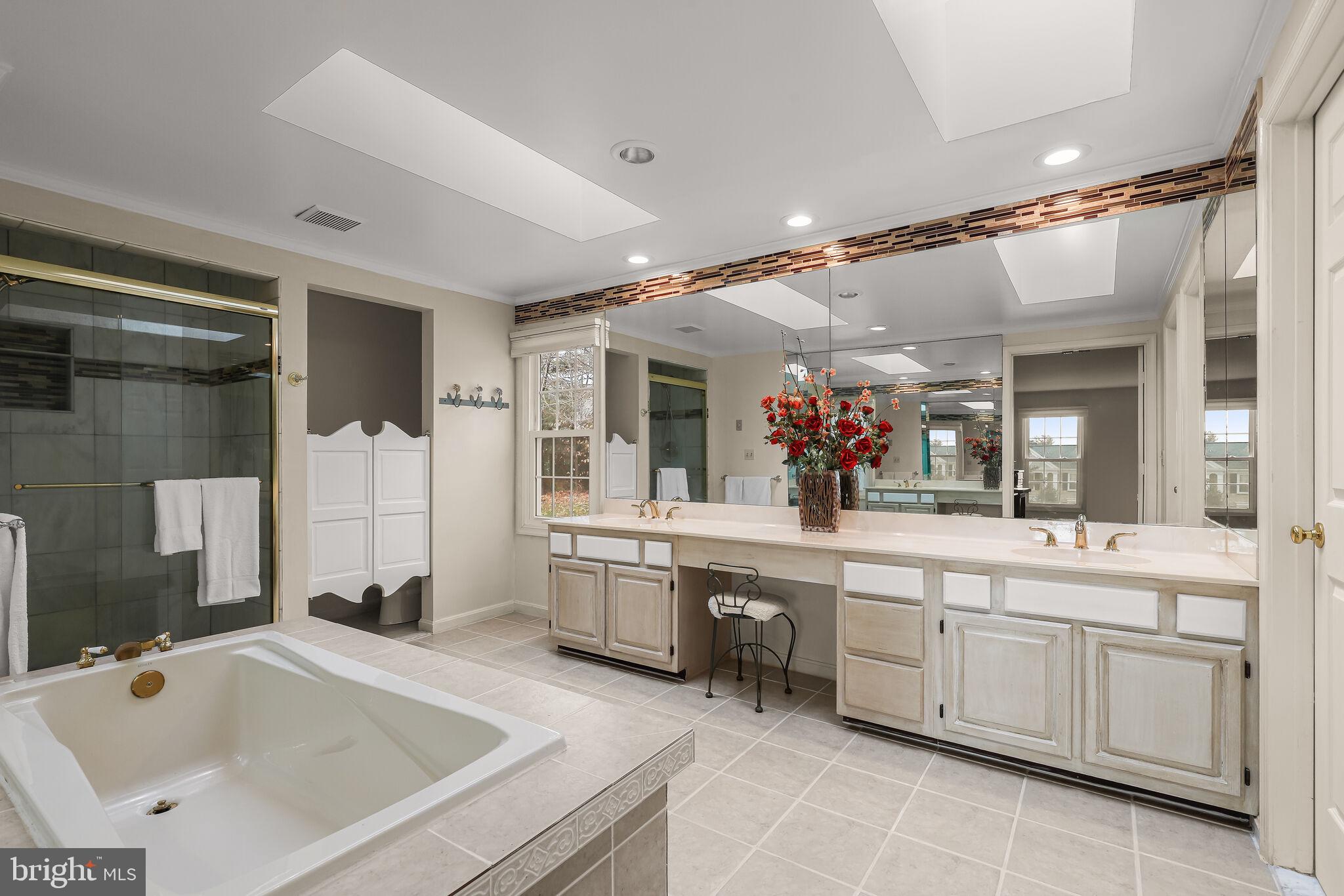 14912 Village Gate Drive Silver Spring, MD 20906 - Photo 22 of 66 Primary Bath