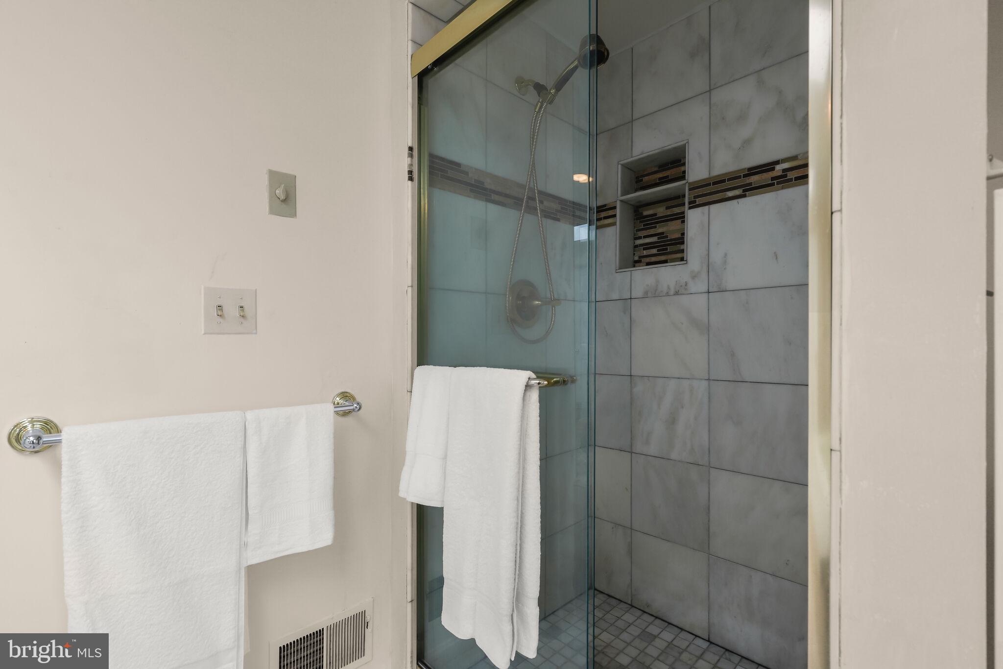 14912 Village Gate Drive Silver Spring, MD 20906 - Photo 24 of 66 Primary Bath