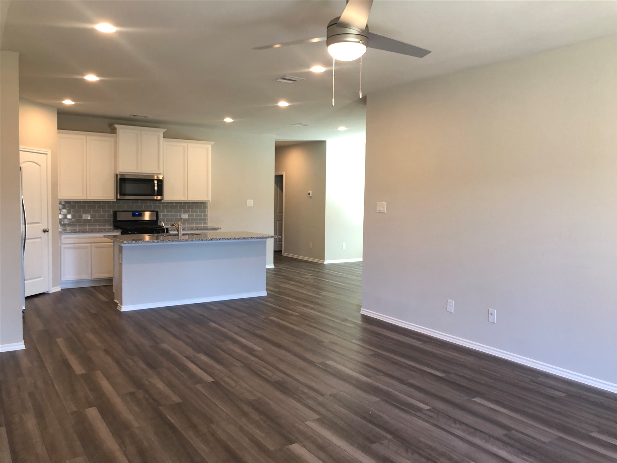 9224 Inland Leather Lane Conroe, TX 77385 - Photo 3 of 17