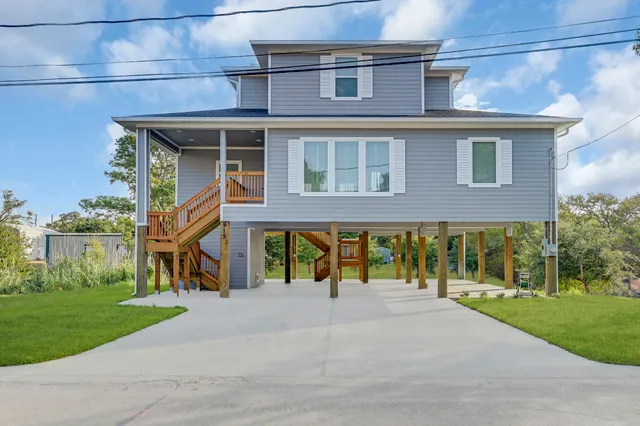 front view of house with a yard