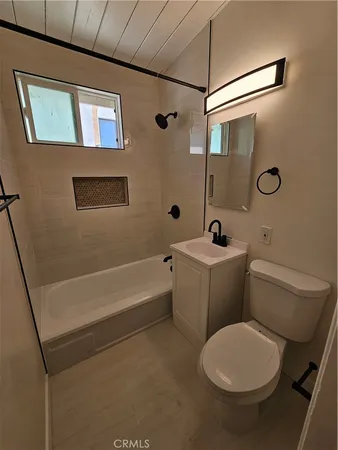 $2,100 | 60 South Roosevelt Avenue, Unit 7, Pasadena, CA 91107