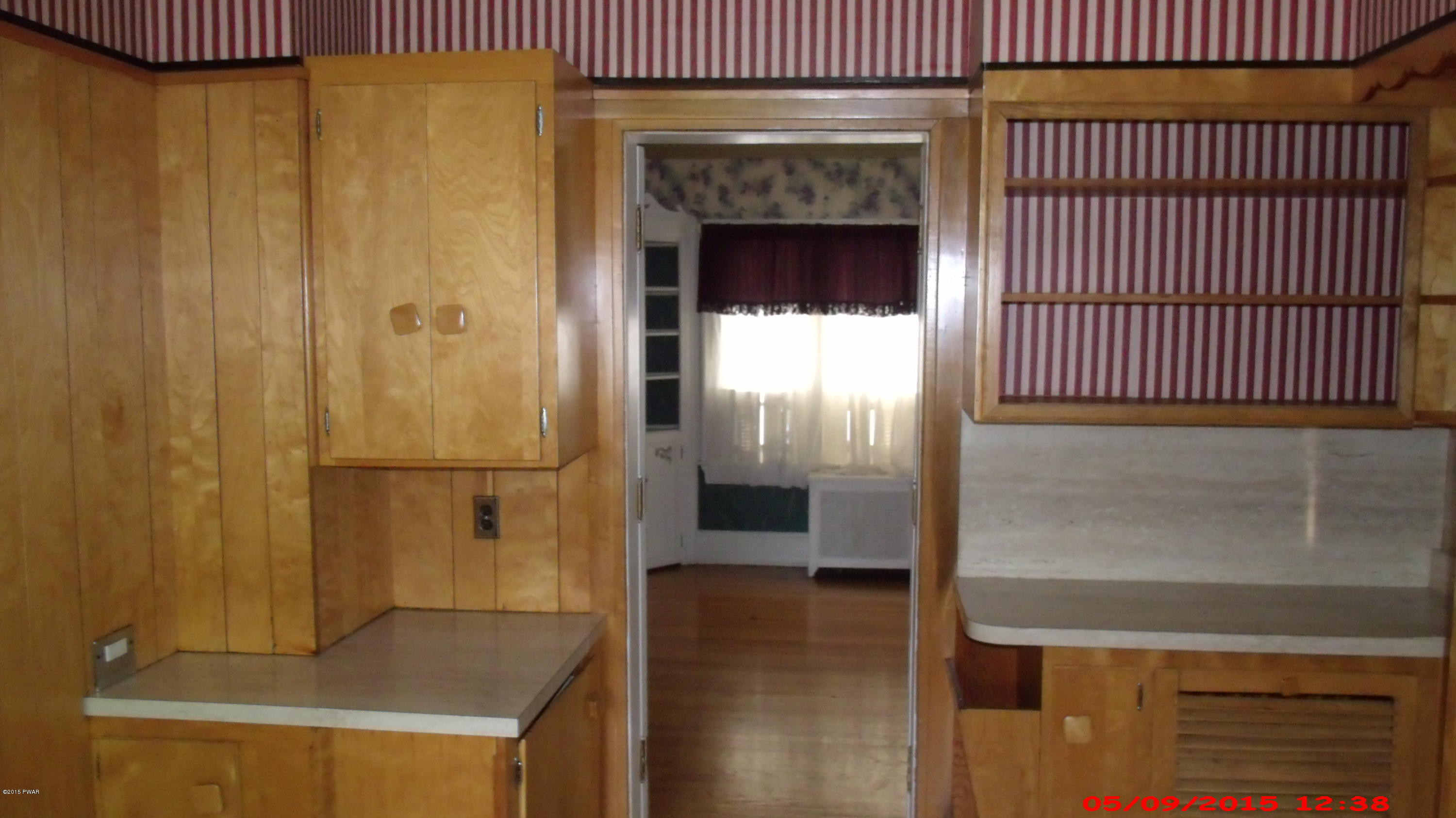 38 Spring Street Carbondale, PA 18407 - Photo 6 of 26 Gallery Image 6