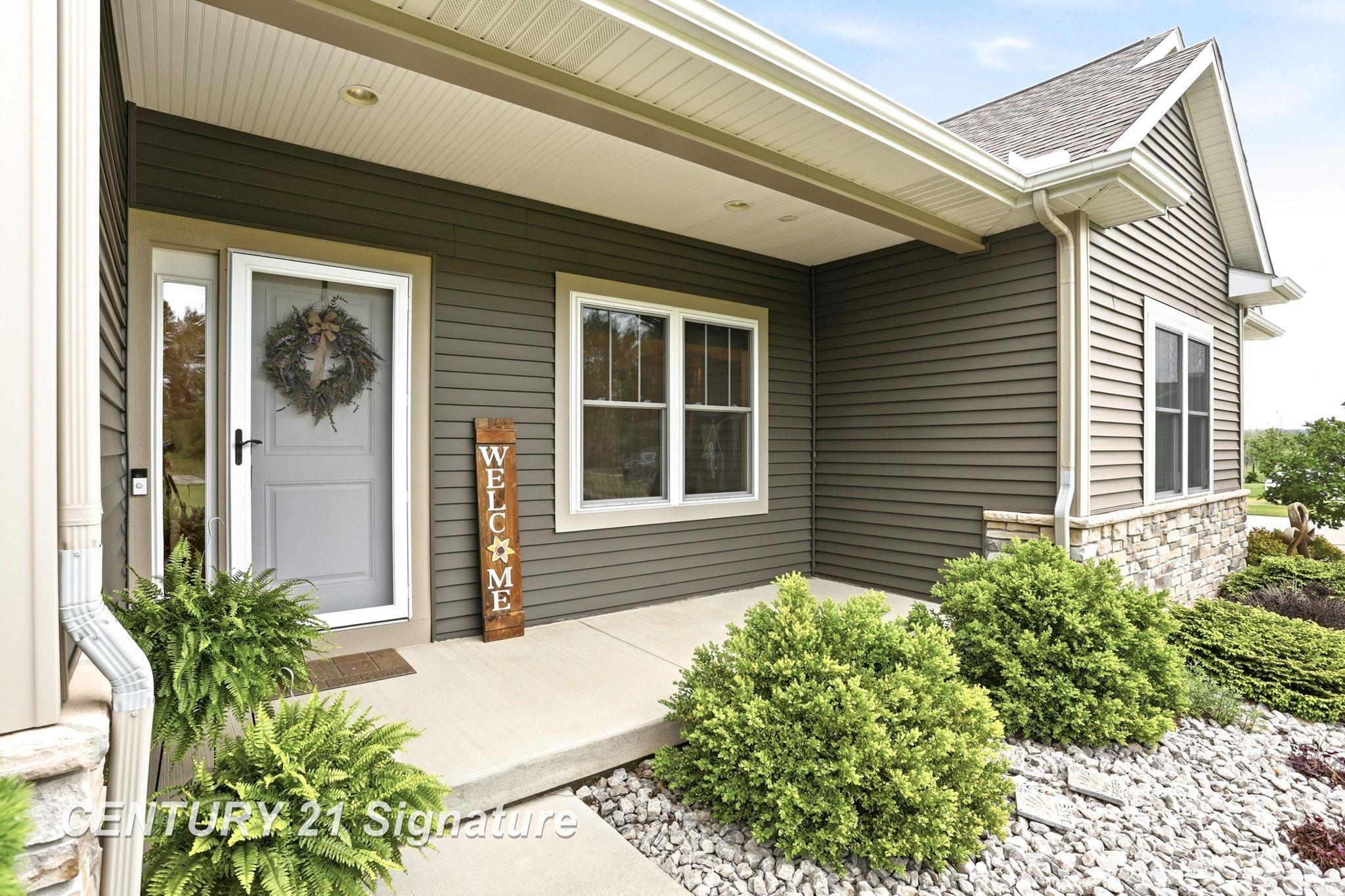 11056 Sarle Road Freeland, MI 48623 - Photo 9 of 80 50208910-89ce29e9-629b-4c2a-b399-bb7e7155e48a.JPG