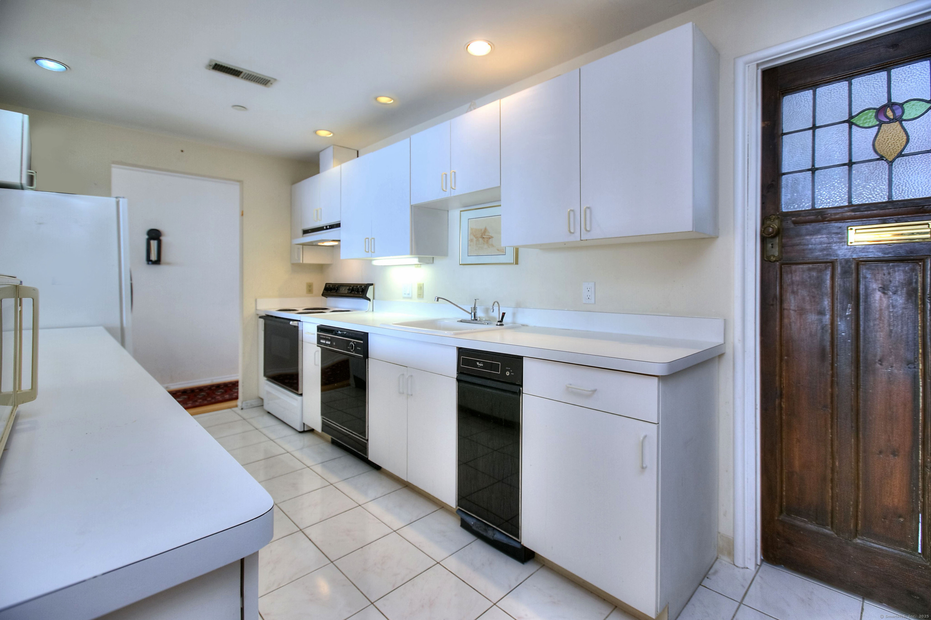 26 Cove Avenue, Unit 3B Norwalk, CT 06855 - Photo 11 of 31