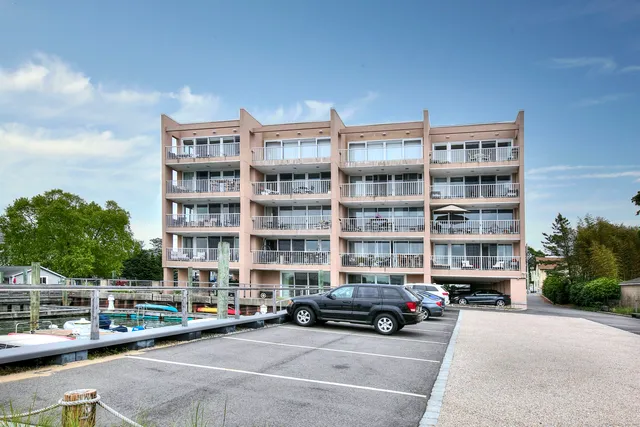 $775,000 | 26 Cove Avenue, Unit 3B, Norwalk, CT 06855