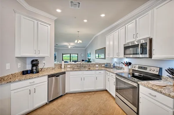 $2,300 | 5577 Palmer Circle, Unit 201, Bradenton, FL 34211